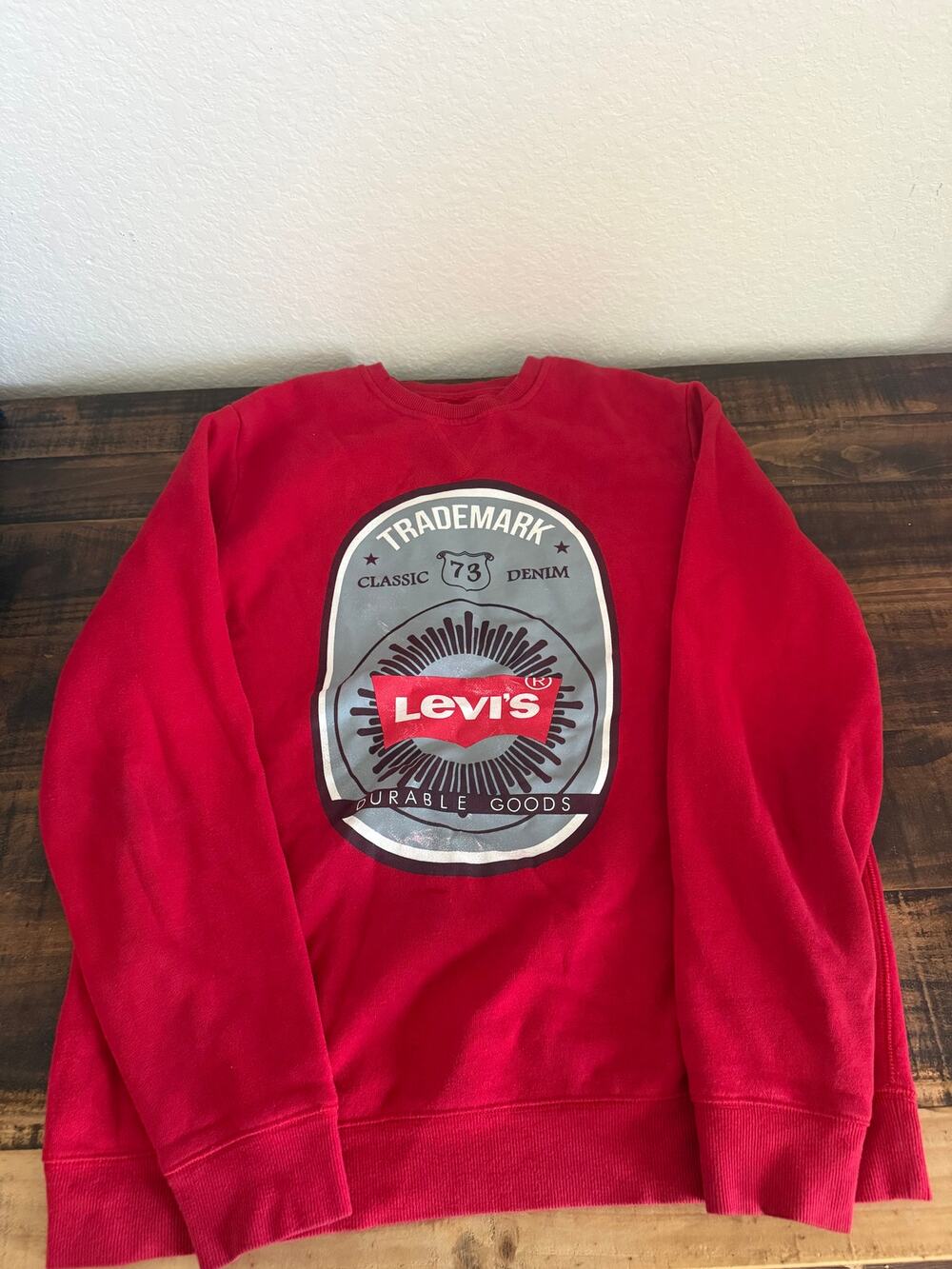 Levi’s Men’s Large Red Trademark 73 Graphic Crewneck Sweatshirt